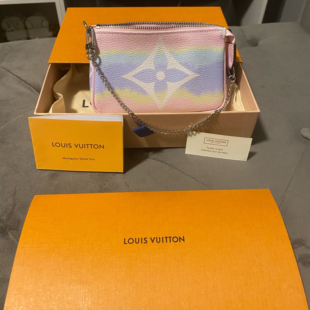 Louis Vuitton Escale Pochette